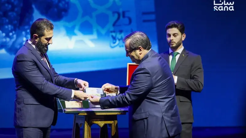 الليرة السورية تنتعش أمام الدولار والسوق تترقب مزيدا من التراجع